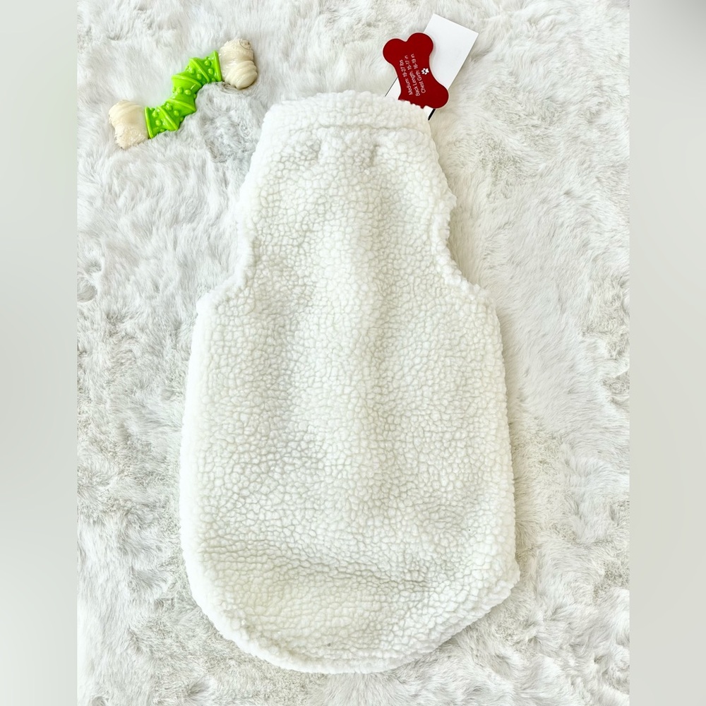 🐶New with tags Fleece DOG JACKET IVORY SNAP CLOSURE Size Medium